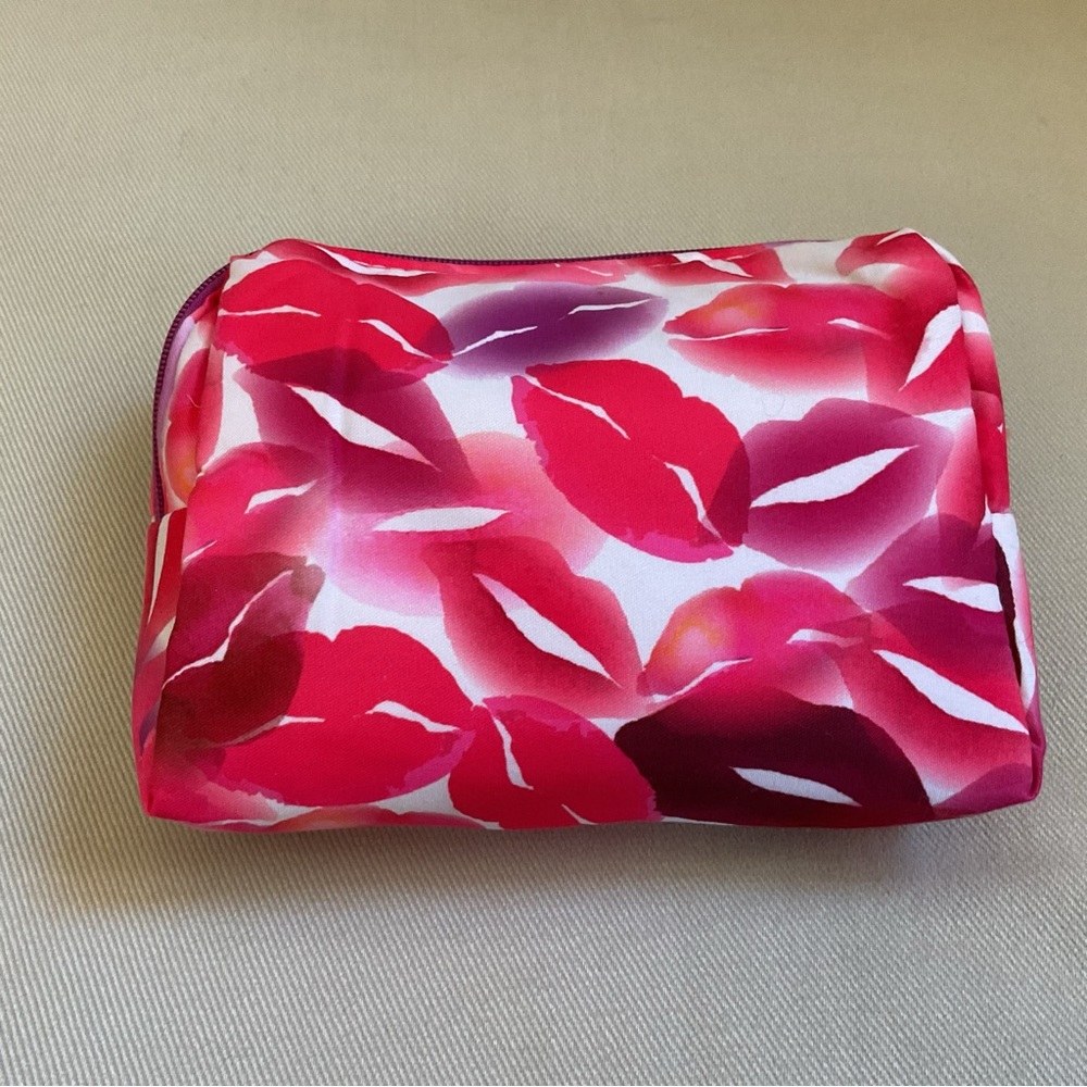 💋💋💋Restylane Silk Juicy Lips Cosmetic Pouch Bag NWOT